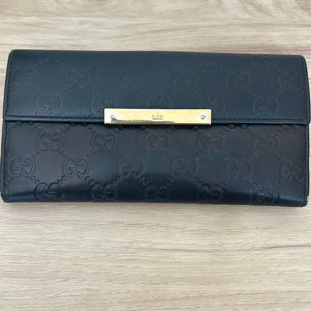 Black Gucci wallet